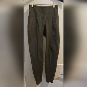 Old Navy  Women's Leggings in Olive